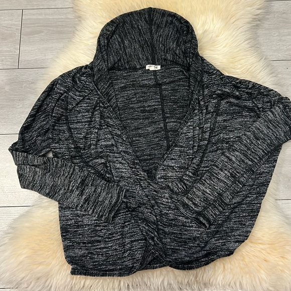 Ardene Gray/Black Cowl Neck Overlapping Stretchy Gym Long-Sleeve in Size Xs-S - Picture 1 of 5